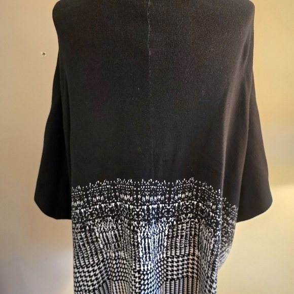 Ming Wang Women's OS Wrap Shawl Black White - Picture 2 of 6